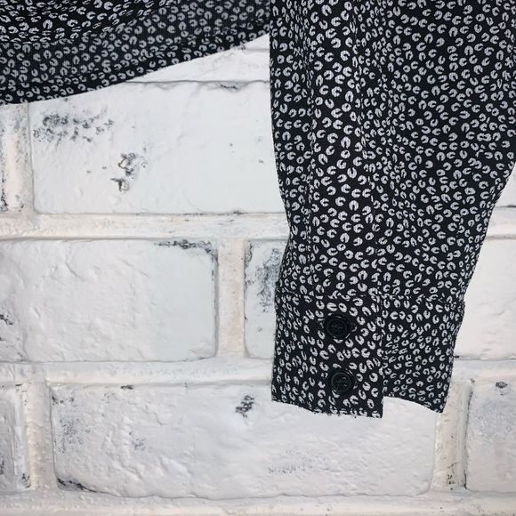 Forever 21 | Cropped Black & White Tie Front Top - Picture 7 of 7